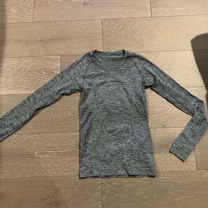 Lululemon swiftly tech long sleeve top size 4